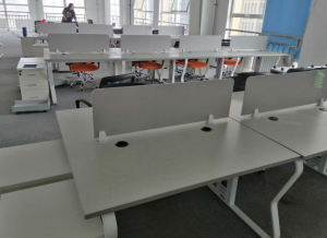 成都回收辦公隔斷,鐵皮柜保險柜,培訓(xùn)桌椅